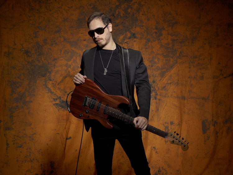 Daniele Orange6757 750x