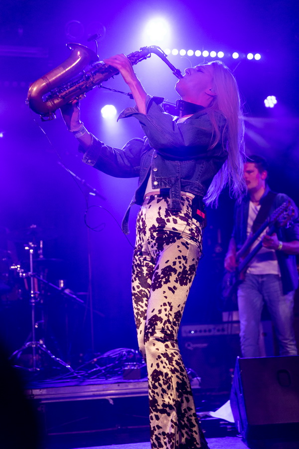 495603495 sax 600x800