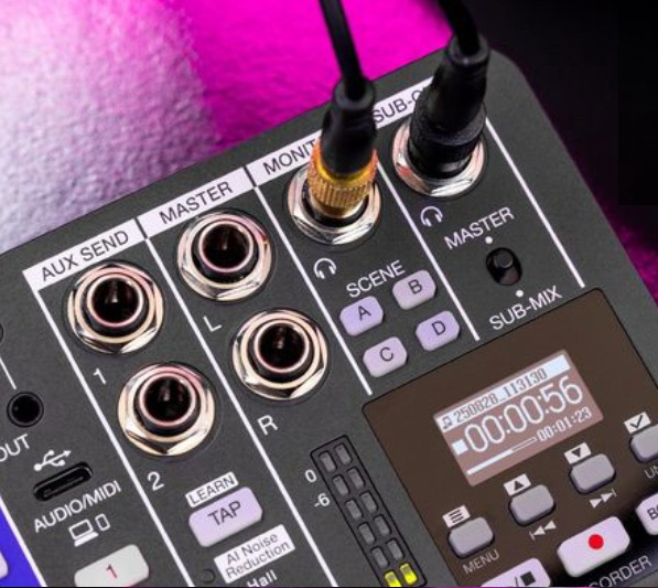 L6max Digital headphone out