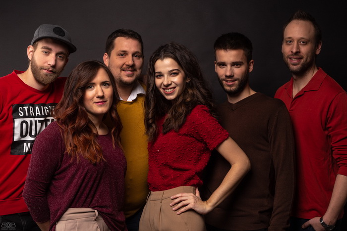 FiveLiveAcappella2 700x