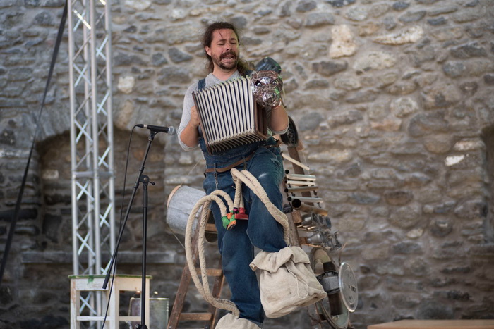 harmonika cipő 700x