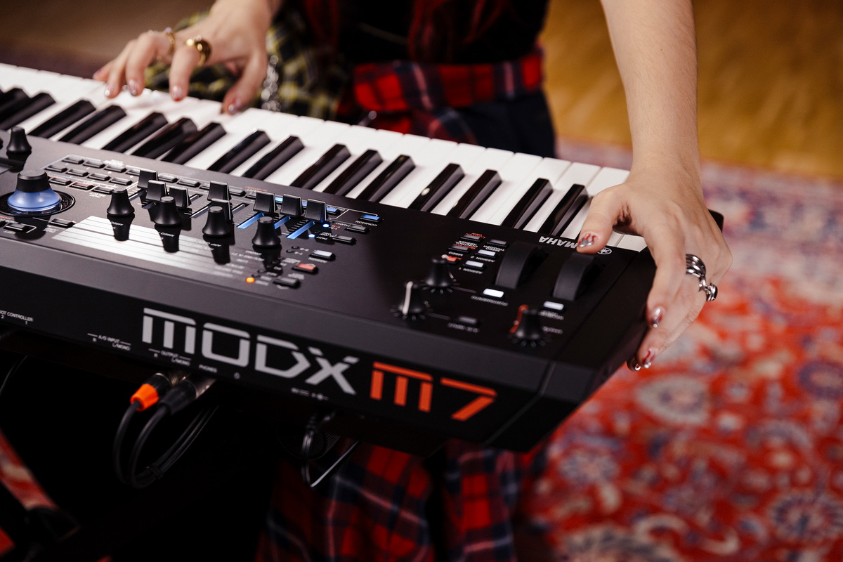 MODX M byJannickMayntz Pitch Wh 1200
