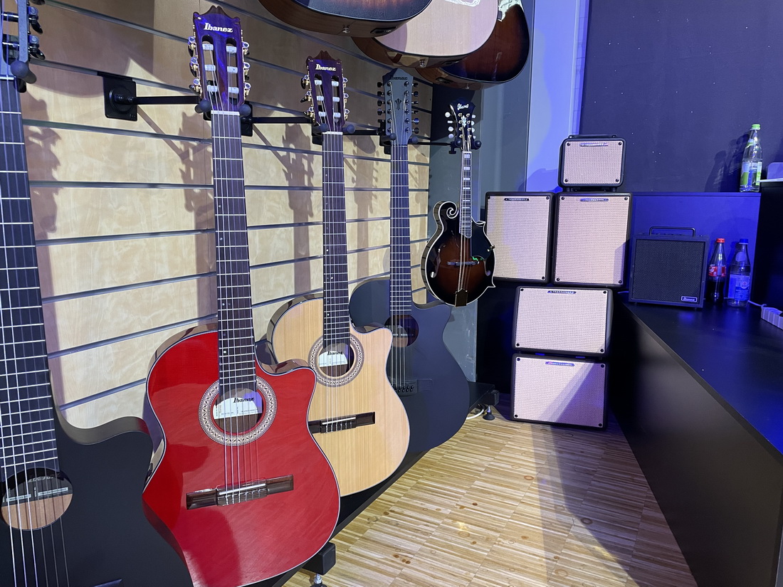 Ibanez Classical series 02 1100x