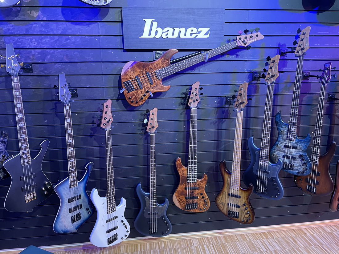 Ibanez Iceman Bass Ibanez Mode series 1100x