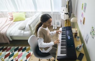 Yamaha PSR-E383, PSR EW-320 és EZ-310 hordozható keyboardok